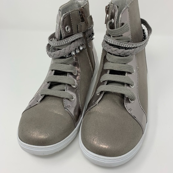 Host Pick ⭐️| Stuart Weitzman Heather High (girls 5) - Picture 7 of 8